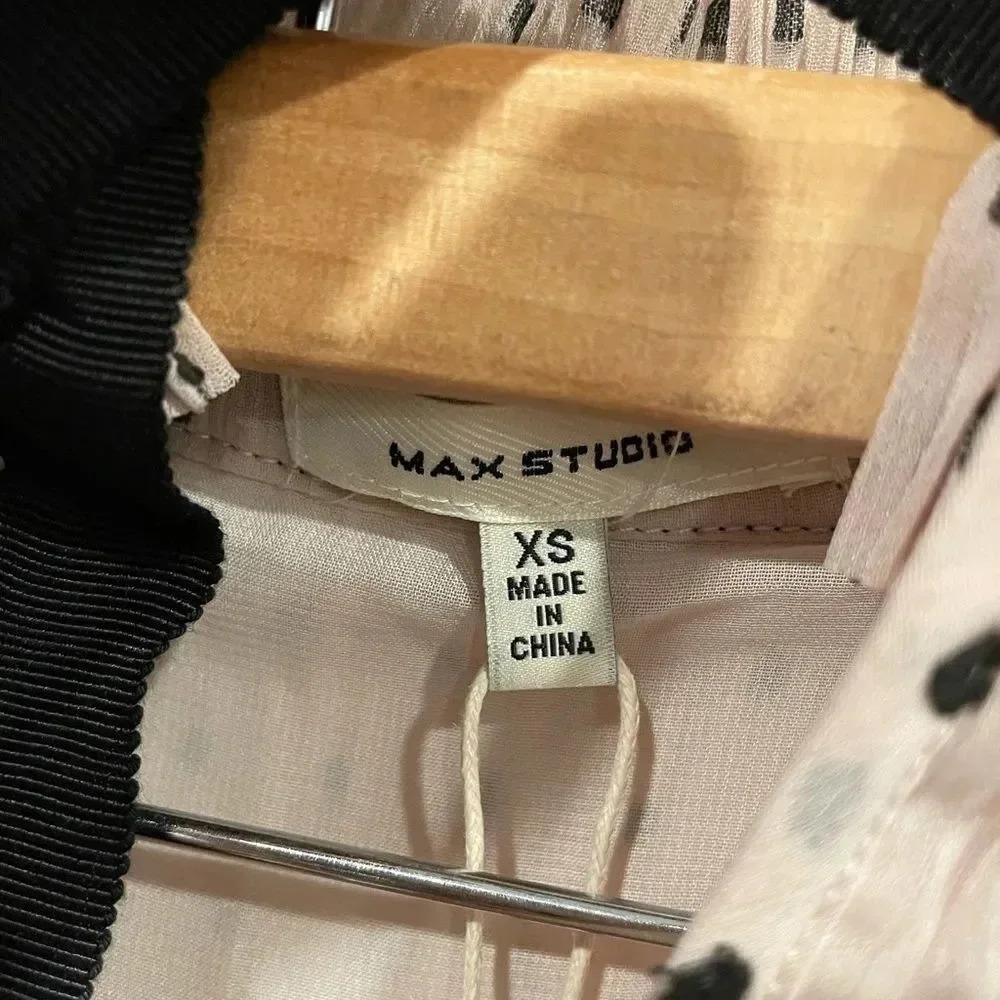 NWT Max Studio women’s pleated Swiss dot necktie blouse size XS - Picture 5 of 7